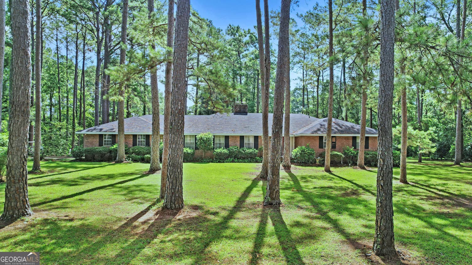 4 bedroom, 2.5 bathroom, 2,989 sq ft single family residence for sale at 1270 Wadsworth Drive, Albany, GA 31721 — photo 2