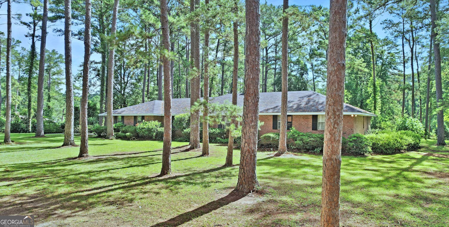 4 bedroom, 2.5 bathroom, 2,989 sq ft single family residence for sale at 1270 Wadsworth Drive, Albany, GA 31721 — photo 3