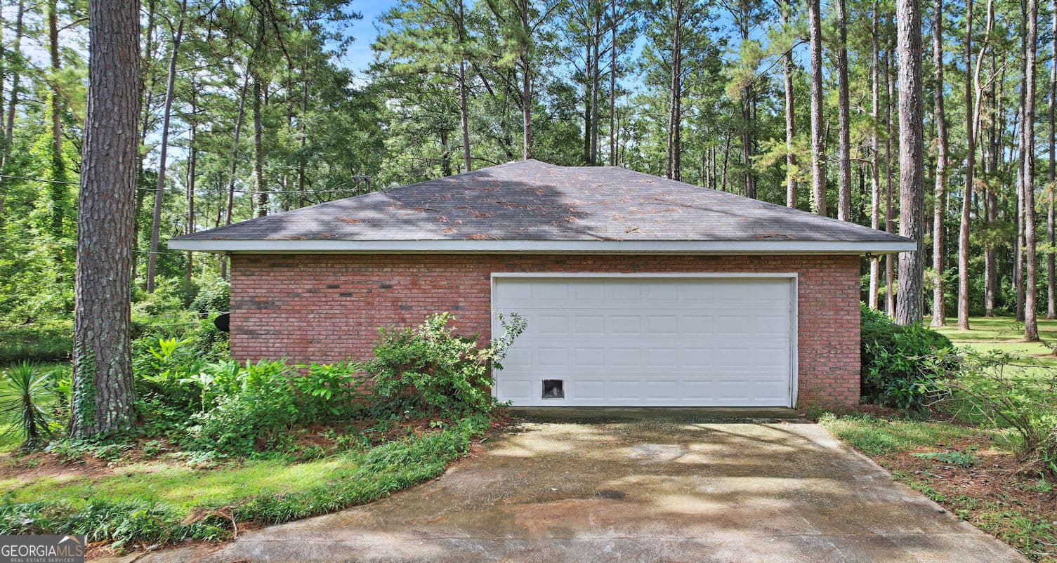 4 bedroom, 2.5 bathroom, 2,989 sq ft single family residence for sale at 1270 Wadsworth Drive, Albany, GA 31721 — photo 5