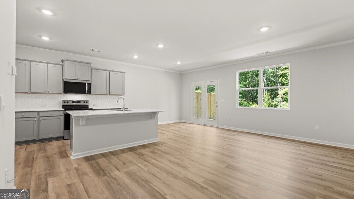 3 bedroom, 2.5 bathroom, 1,857 sq ft townhouse for sale at 4192 Kestrel Court, Gainesville, GA 30506 — photo 3