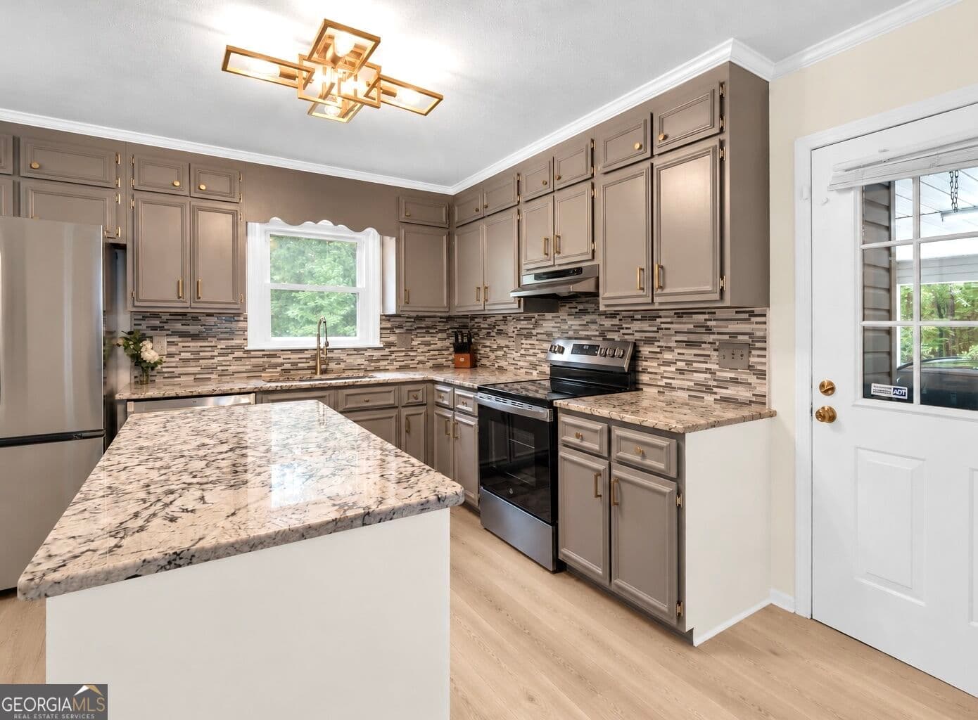 3 bedroom, 2.5 bathroom, 1,892 sq ft single family residence for sale at 602 Holly Drive, Dublin, GA 31021 — photo 6