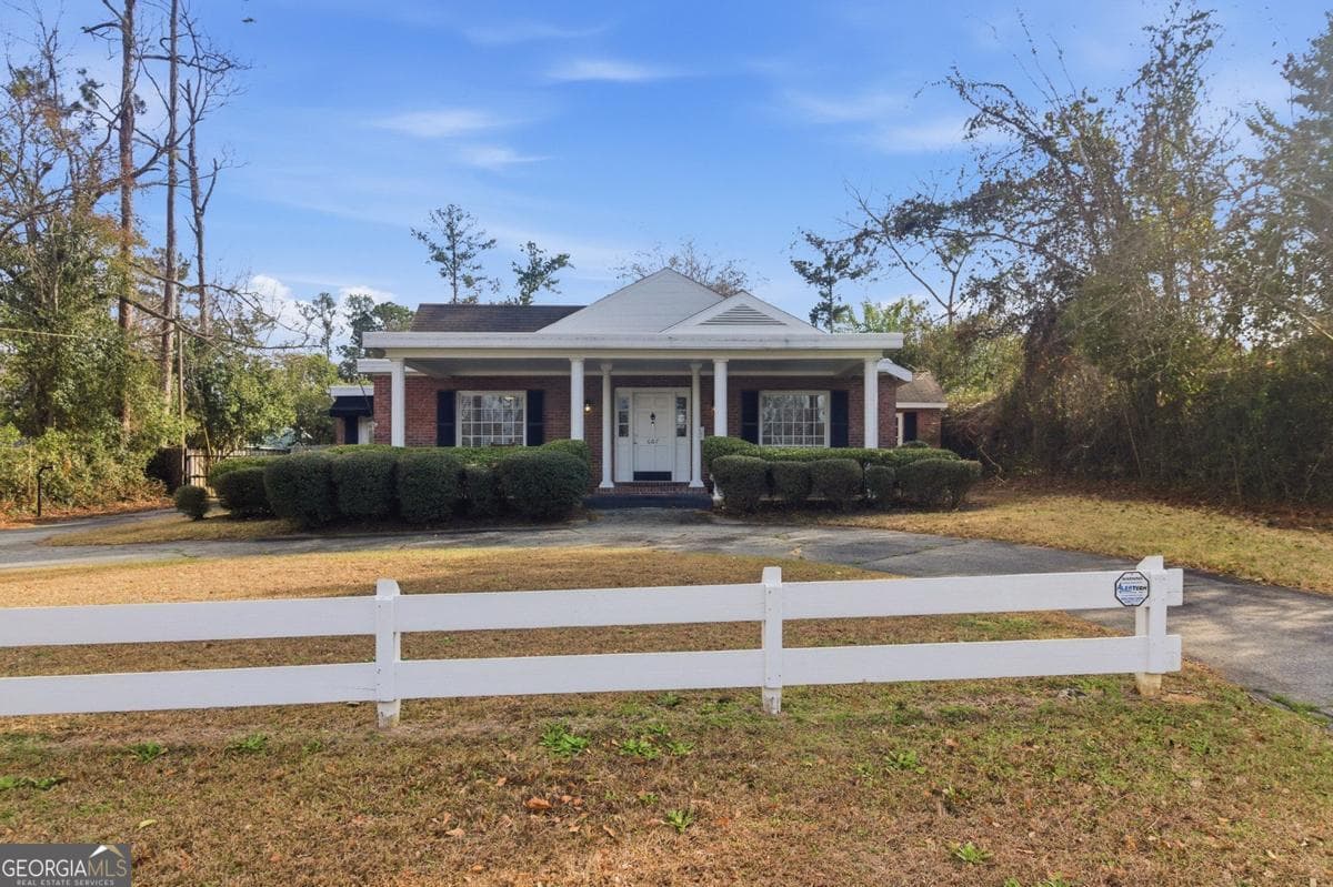 3 bedroom, 2 bathroom single family residence for sale at 607 Mack Drive, Valdosta, GA 31602 — photo 2