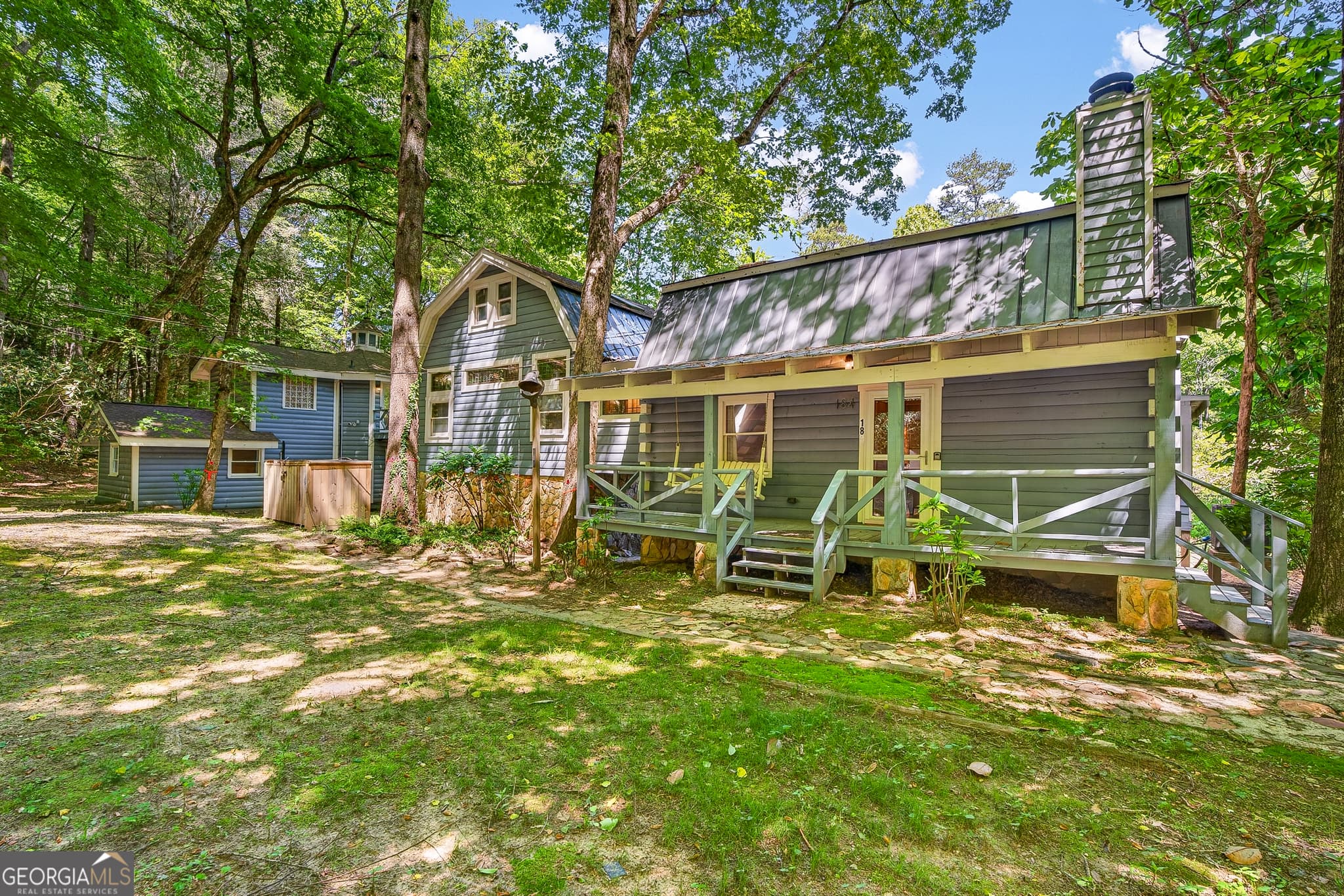 3 bedroom, 3.5 bathroom, 2,919 sq ft cabin,single family residence sold at 184 Grey Fox Trail, Ellijay, GA 30536