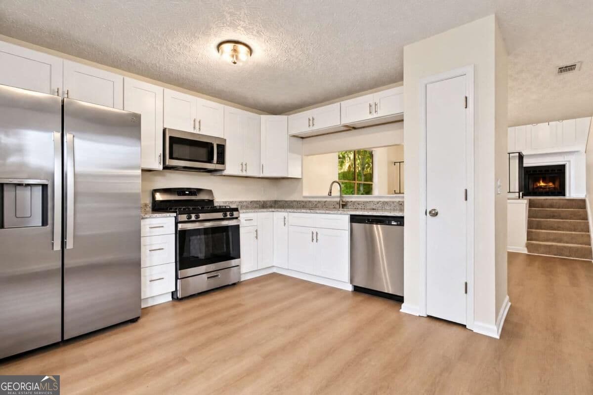 3 bedroom, 2 bathroom, 993 sq ft single family residence for sale at 7060 Greenbower Lane, College Park, GA 30349 — photo 2