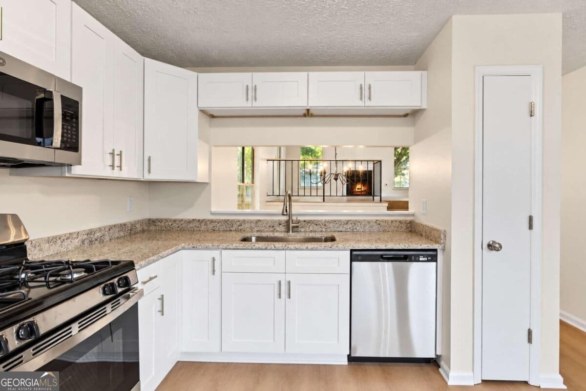3 bedroom, 2 bathroom, 993 sq ft single family residence for sale at 7060 Greenbower Lane, College Park, GA 30349 — photo 8