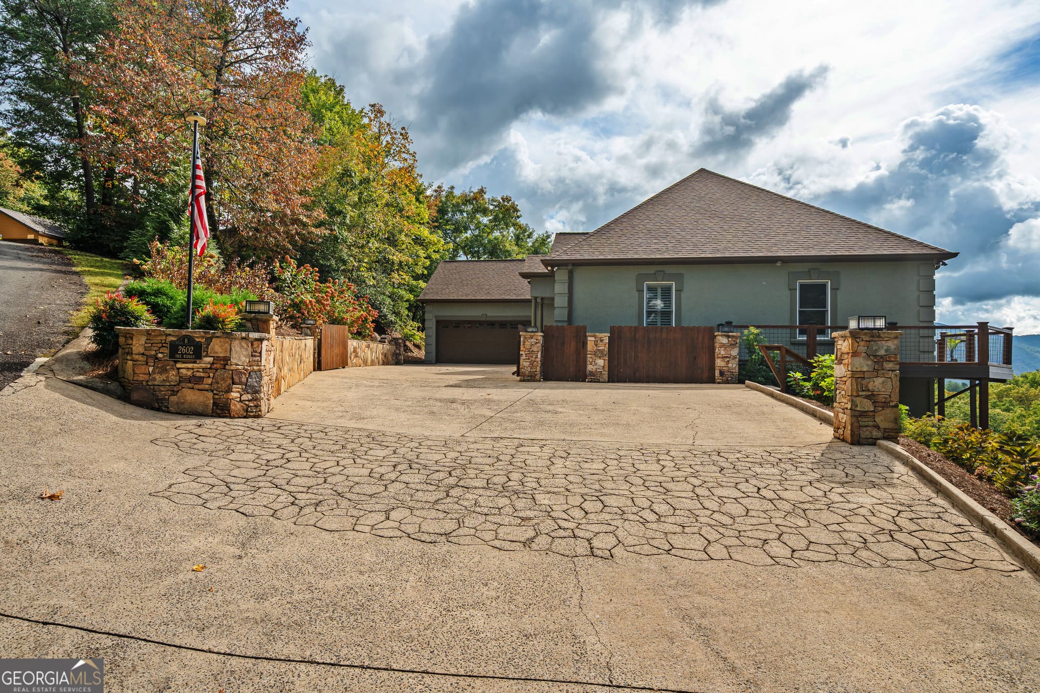 5 bedroom, 4.5 bathroom single family residence under contract at 2602 The Ridges, Hiawassee, GA 30546 — photo 7