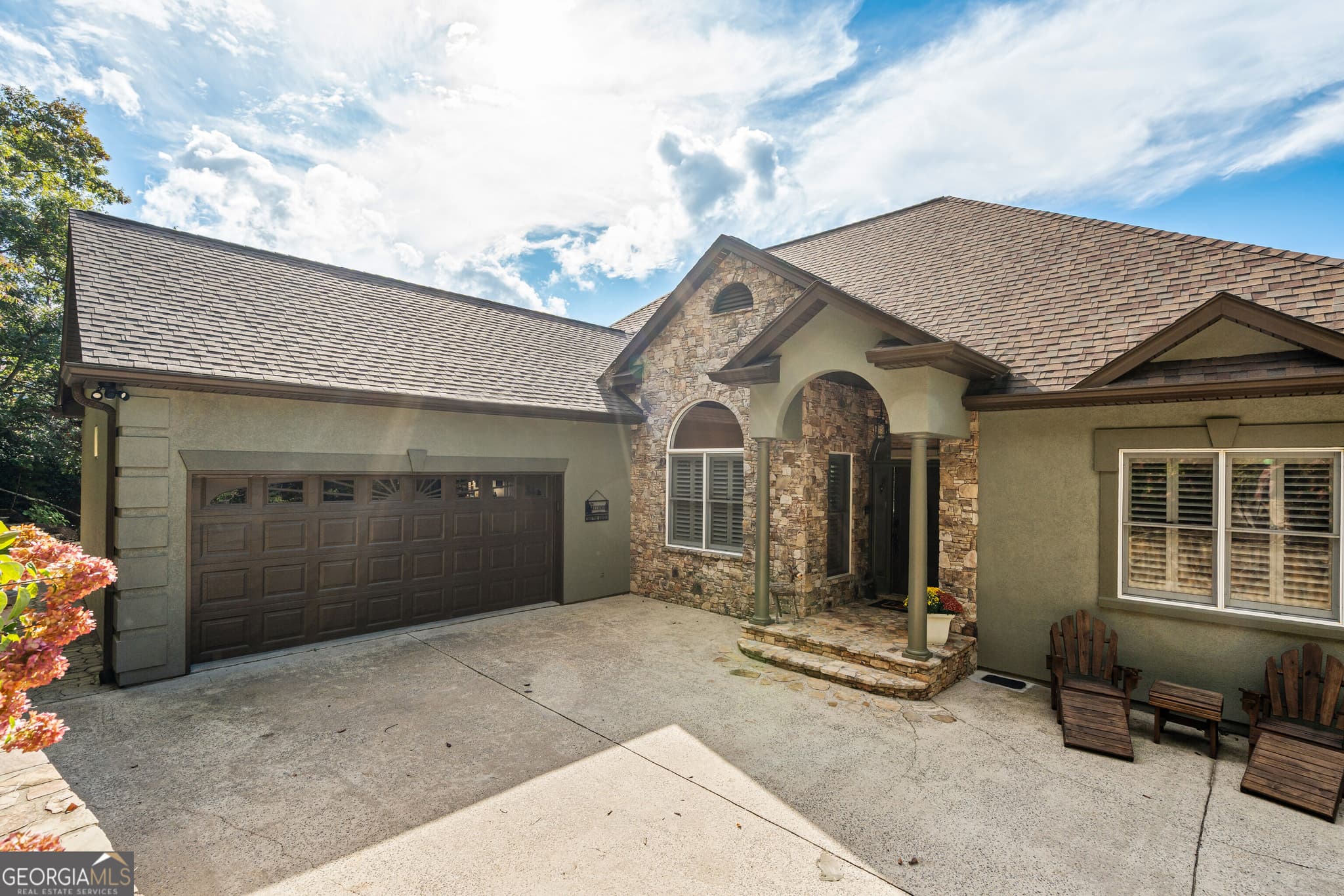 5 bedroom, 4.5 bathroom single family residence under contract at 2602 The Ridges, Hiawassee, GA 30546 — photo 3