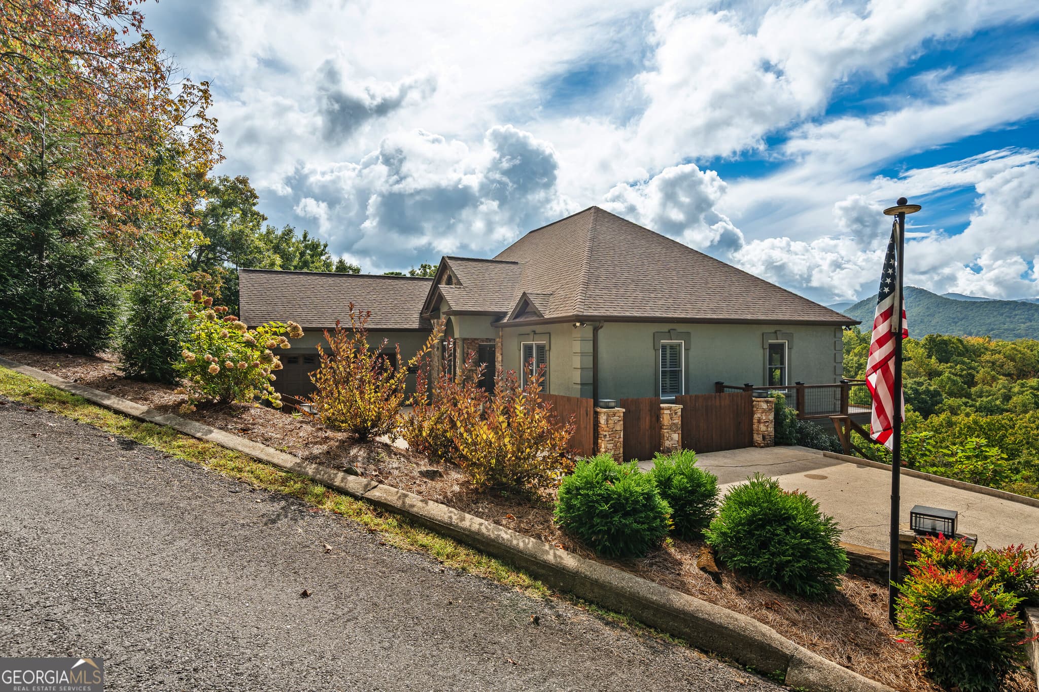 5 bedroom, 4.5 bathroom single family residence under contract at 2602 The Ridges, Hiawassee, GA 30546 — photo 5