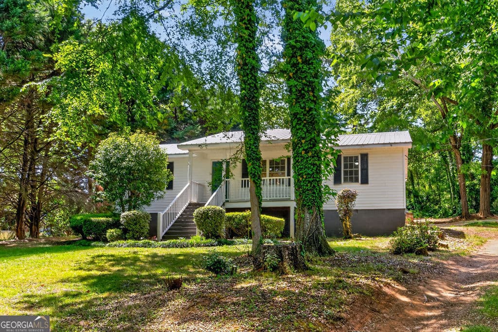 3 bedroom, 2 bathroom, 1,288 sq ft single family residence for sale at 108 Gordon Street, Greensboro, GA 30642 — photo 7