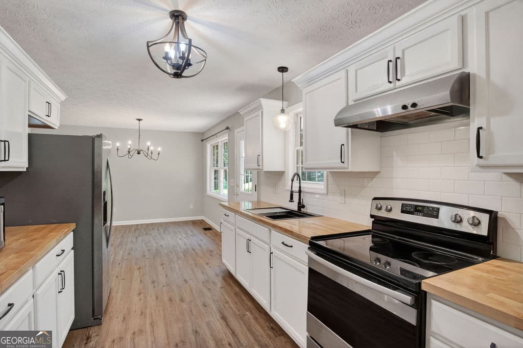 3 bedroom, 2 bathroom, 1,288 sq ft single family residence for sale at 108 Gordon Street, Greensboro, GA 30642 — photo 3