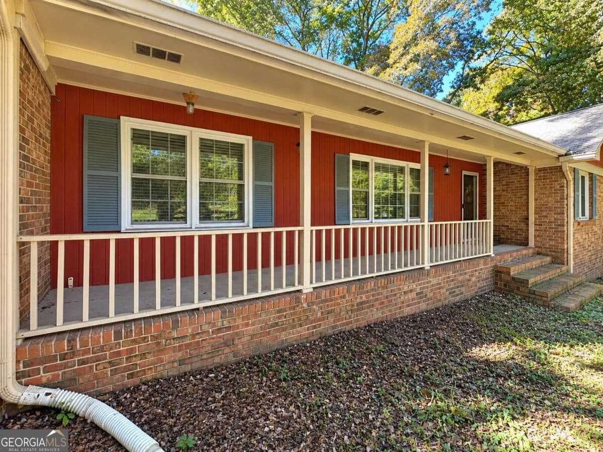 4 bedroom, 2 bathroom, 2,230 sq ft single family residence for sale at 7687 Tyra Cove, Jonesboro, GA 30236 — photo 2