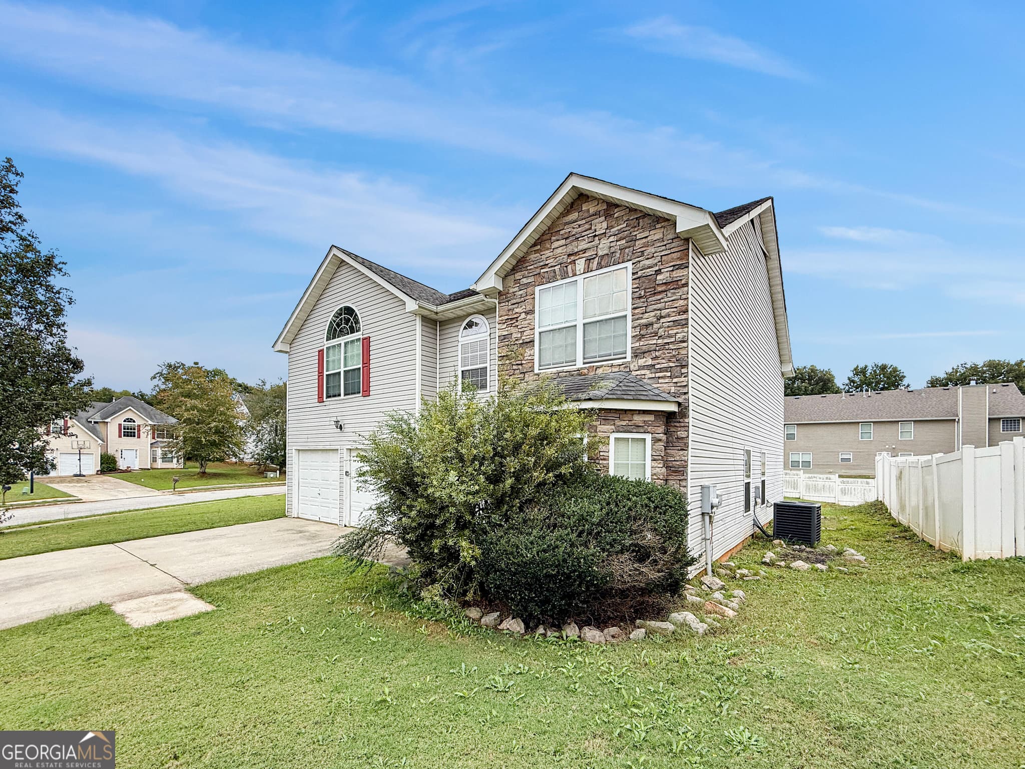 5 bedroom, 2.5 bathroom, 5,196 sq ft single family residence for rent at 131 Laughlin Drive, Locust Grove, GA 30248 for $2,285 a month — photo 2