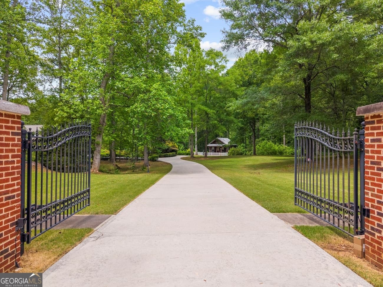 5 bedroom, 6 bathroom, 8,414 sq ft single family residence for sale at 11905 Hutcheson Ferry Road, Chattahoochee Hills, GA 30268 — photo 4