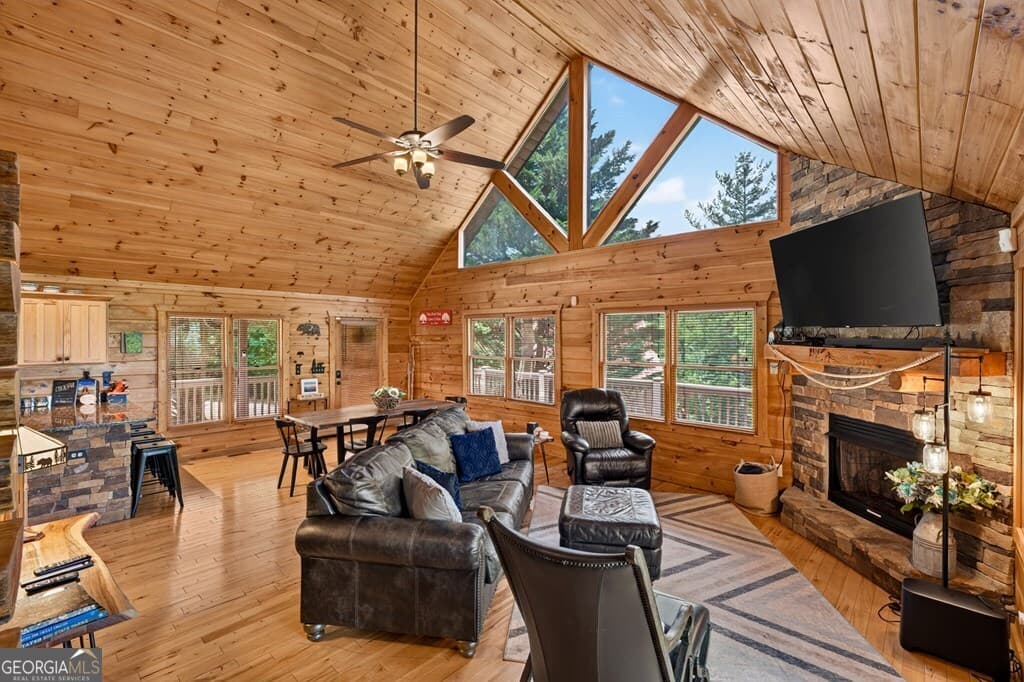 3 bedroom, 3 bathroom, 2,340 sq ft cabin,single family residence for sale at 573 Weaver Creek Way, Blue Ridge, GA 30513 — photo 9
