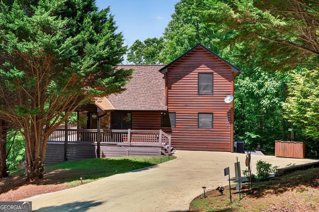 3 bedroom, 3 bathroom, 2,340 sq ft cabin,single family residence for sale at 573 Weaver Creek Way, Blue Ridge, GA 30513 — photo 4