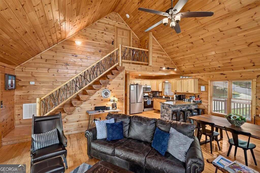 3 bedroom, 3 bathroom, 2,340 sq ft cabin,single family residence for sale at 573 Weaver Creek Way, Blue Ridge, GA 30513 — photo 8