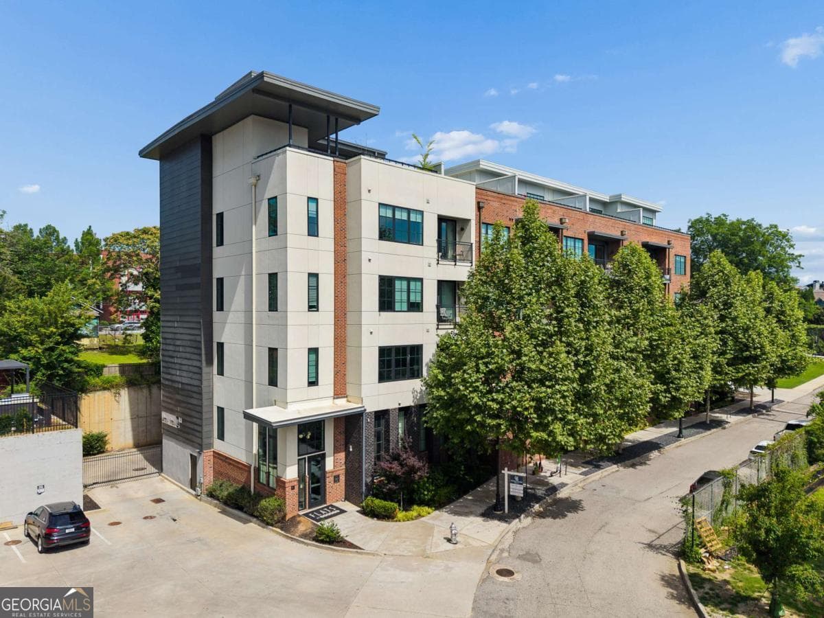 1 bedroom, 1 bathroom, 811 sq ft condominium for sale at 22 Airline Street 108, Atlanta, GA 30312 — photo 2