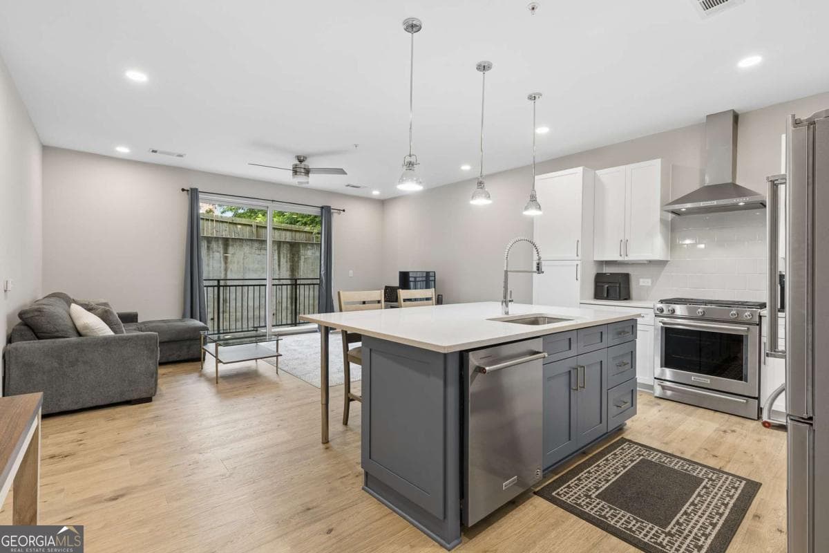 1 bedroom, 1 bathroom, 811 sq ft condominium for sale at 22 Airline Street 108, Atlanta, GA 30312 — photo 1 of 71