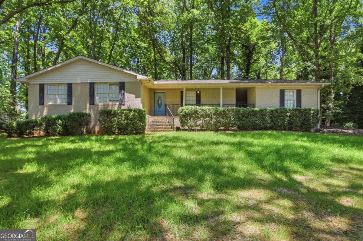 3 bedroom, 2 bathroom, 1,880 sq ft single family residence for sale at 3082 Lake Ranch Drive, Gainesville, GA 30506 — photo 2