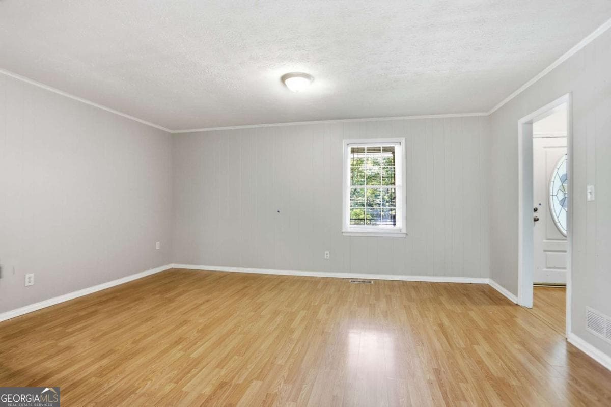 3 bedroom, 2 bathroom, 1,880 sq ft single family residence for sale at 3082 Lake Ranch Drive, Gainesville, GA 30506 — photo 6