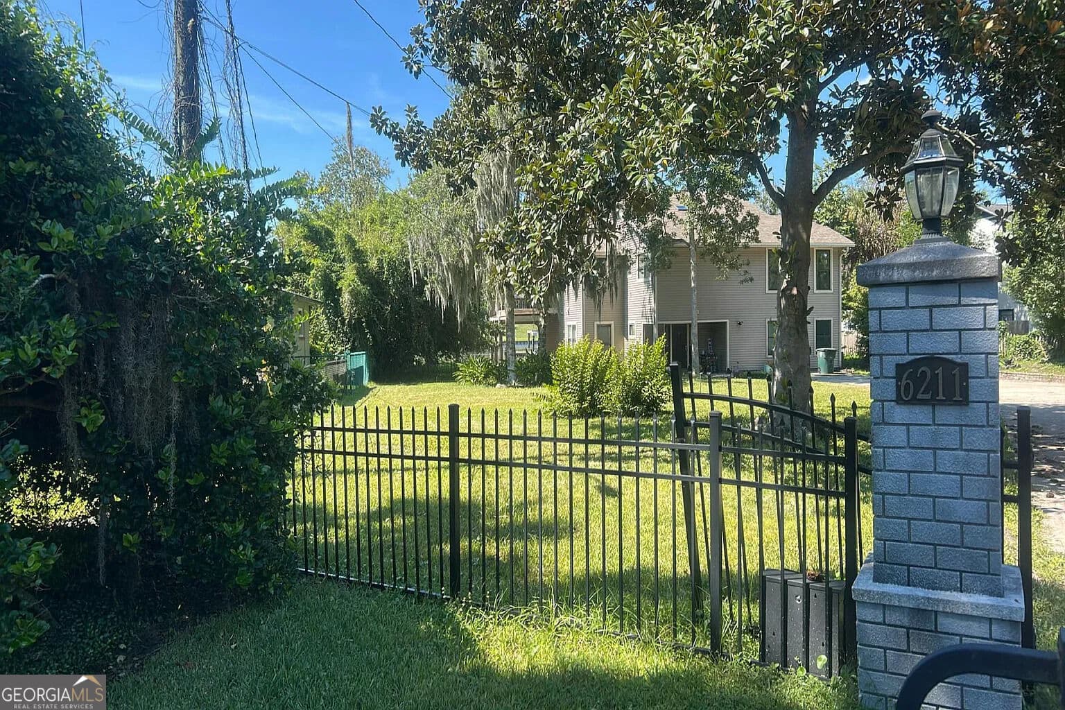 4 bedroom, 3.5 bathroom, 3,071 sq ft single family residence for sale at 6211 River Glen Lane, Jacksonville, FL 32216 — photo 3
