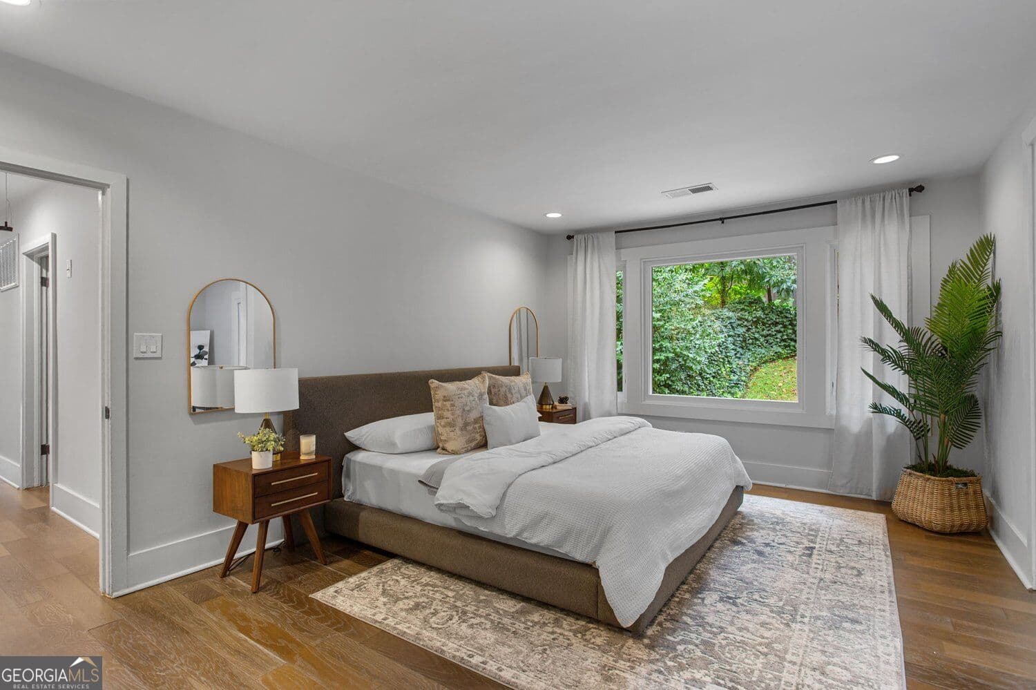 5 bedroom, 4 bathroom, 2,908 sq ft single family residence for sale at 421 Golfview Road, Atlanta, GA 30309 — photo 5