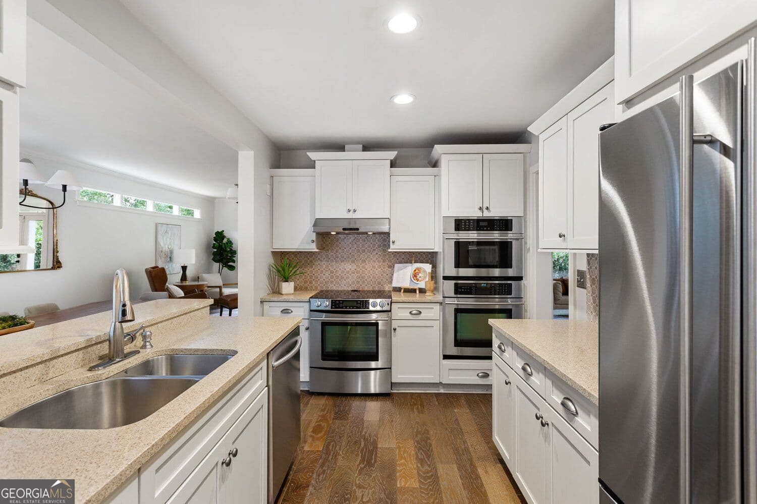 5 bedroom, 4 bathroom, 2,908 sq ft single family residence for sale at 421 Golfview Road, Atlanta, GA 30309 — photo 4