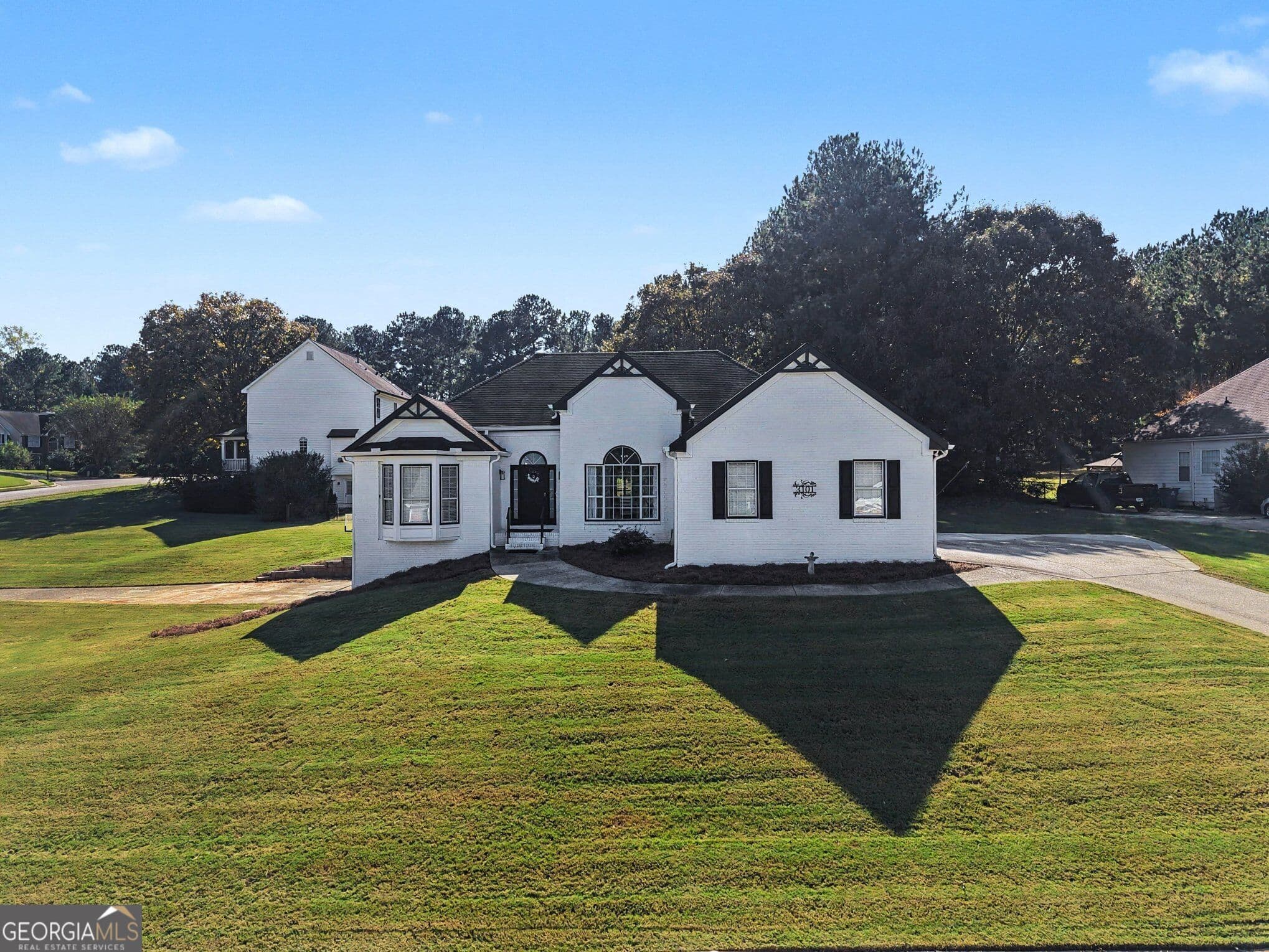 4 bedroom, 3 bathroom, 3,970 sq ft single family residence for sale at 3101 Planters Mill Drive, Dacula, GA 30019 — photo 3