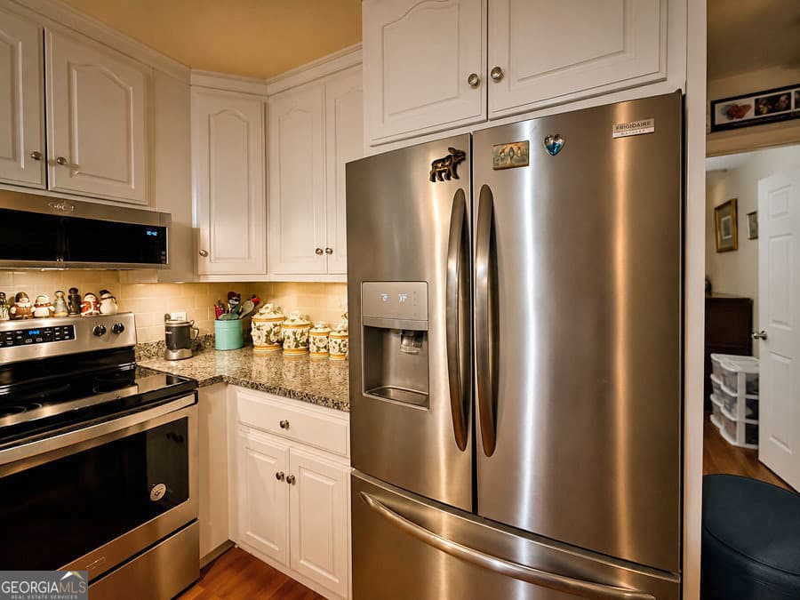 2 bedroom, 1 bathroom, 988 sq ft single family residence for sale at 26 Chief Lane, Hartwell, GA 30643 — photo 3