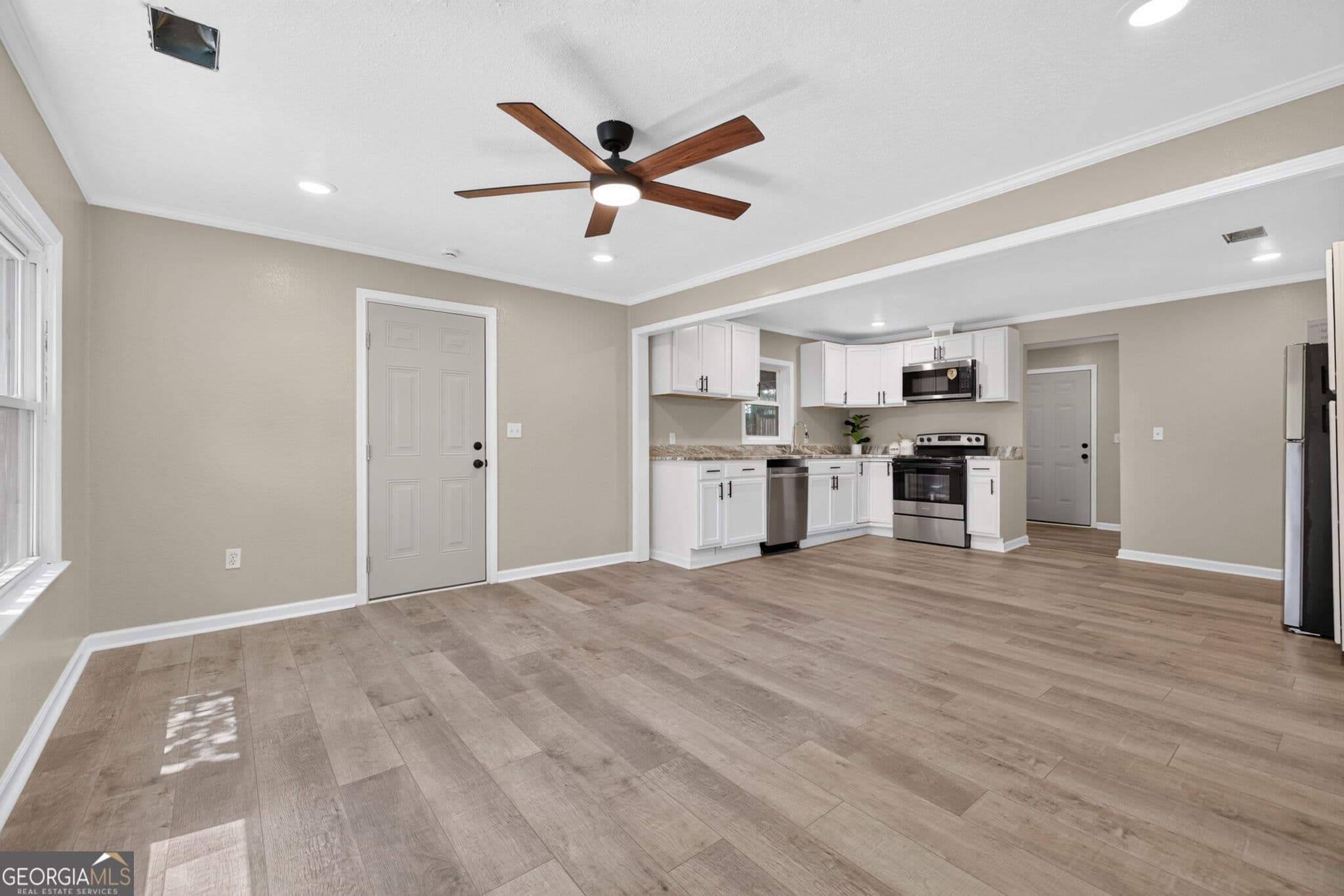 3 bedroom, 2 bathroom, 1,200 sq ft single family residence for sale at 205 Elm Street, Washington, GA 30673 — photo 3