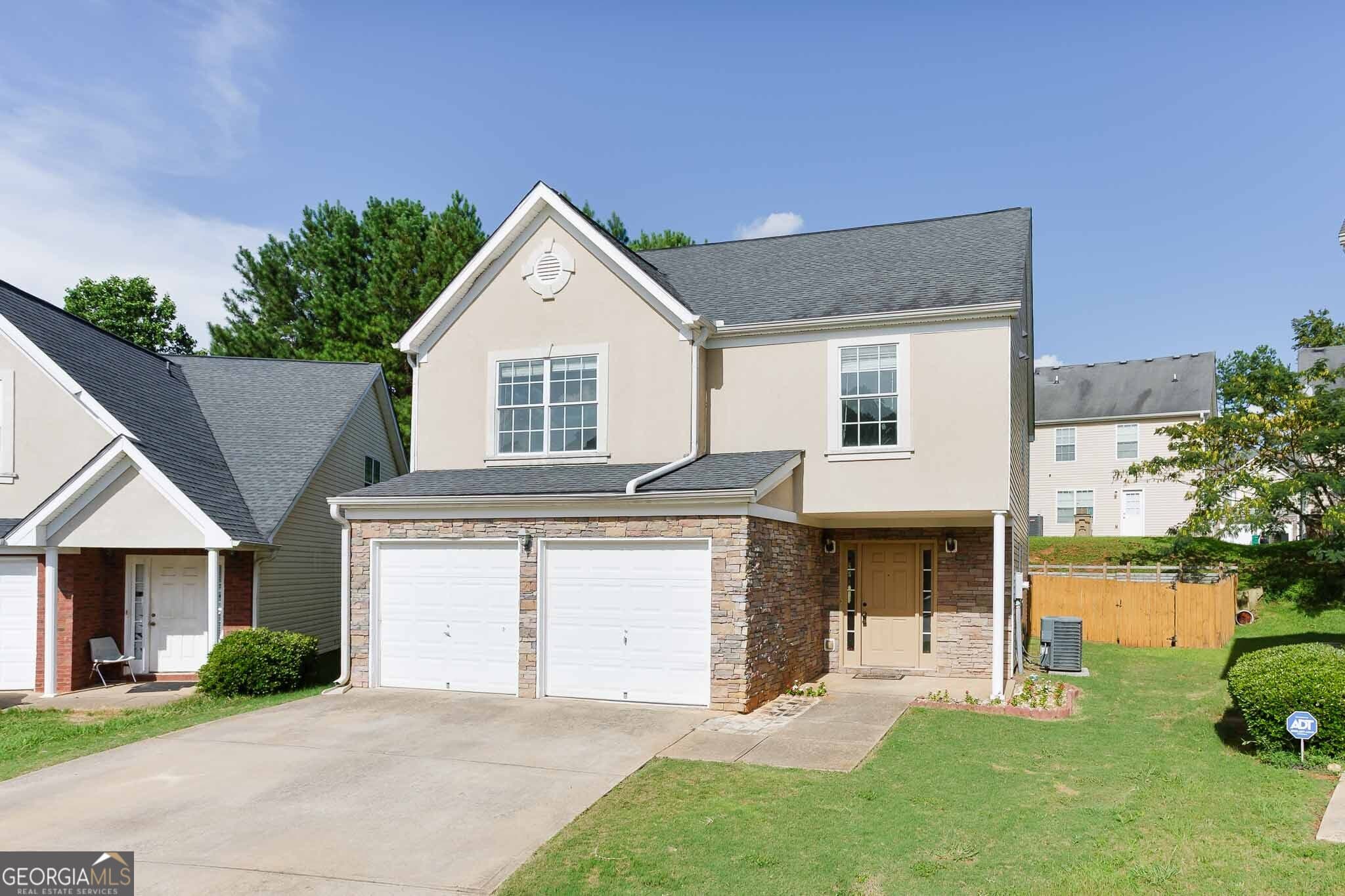 4 bedroom, 2.5 bathroom, 2,290 sq ft single family residence for sale at 7590 Crimson Court, Jonesboro, GA 30236 — photo 2