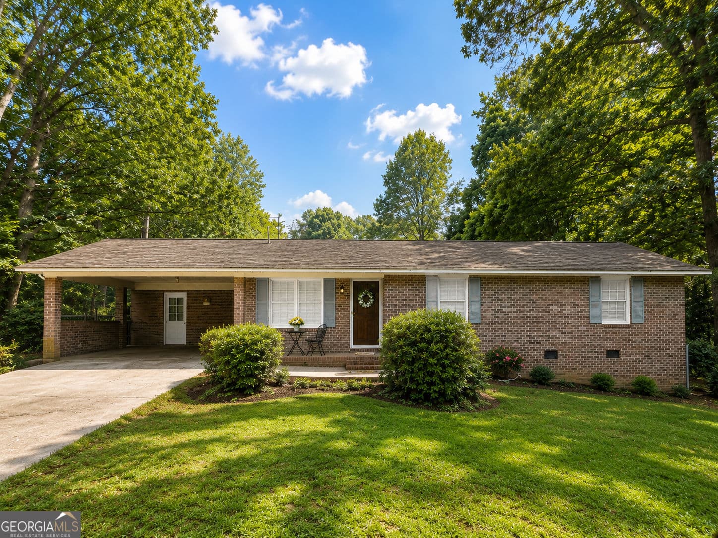4 bedroom, 2 bathroom, 1,596 sq ft single family residence for sale at 40 Flint Hill Drive, Oxford, GA 30054 — photo 1 of 26