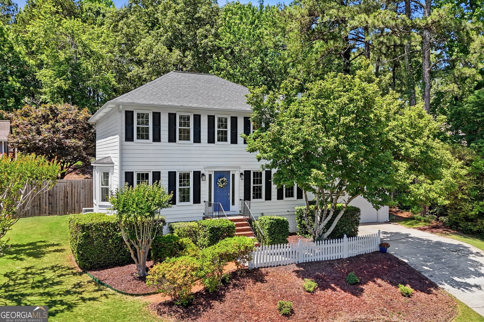 4 bedroom, 2.5 bathroom, 1,828 sq ft single family residence sold at 530 Woodline Court, Roswell, GA 30076