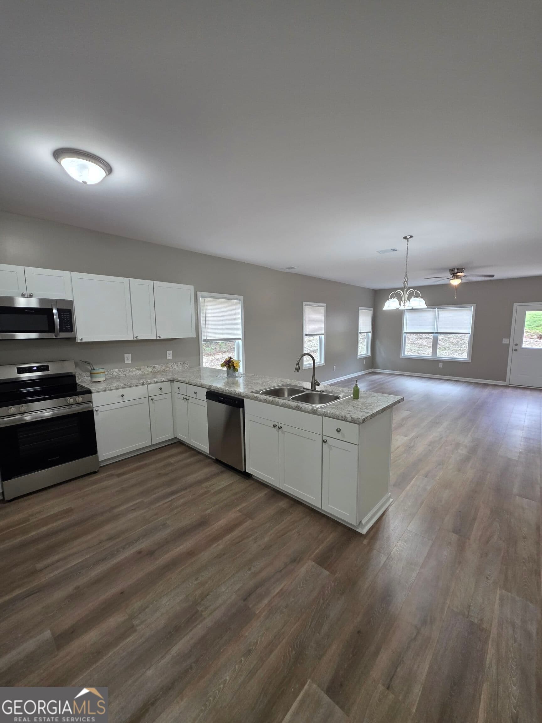 4 bedroom, 2.5 bathroom, 2,015 sq ft single family residence for sale at 67 Woodbine Street, Commerce, GA 30529 — photo 7