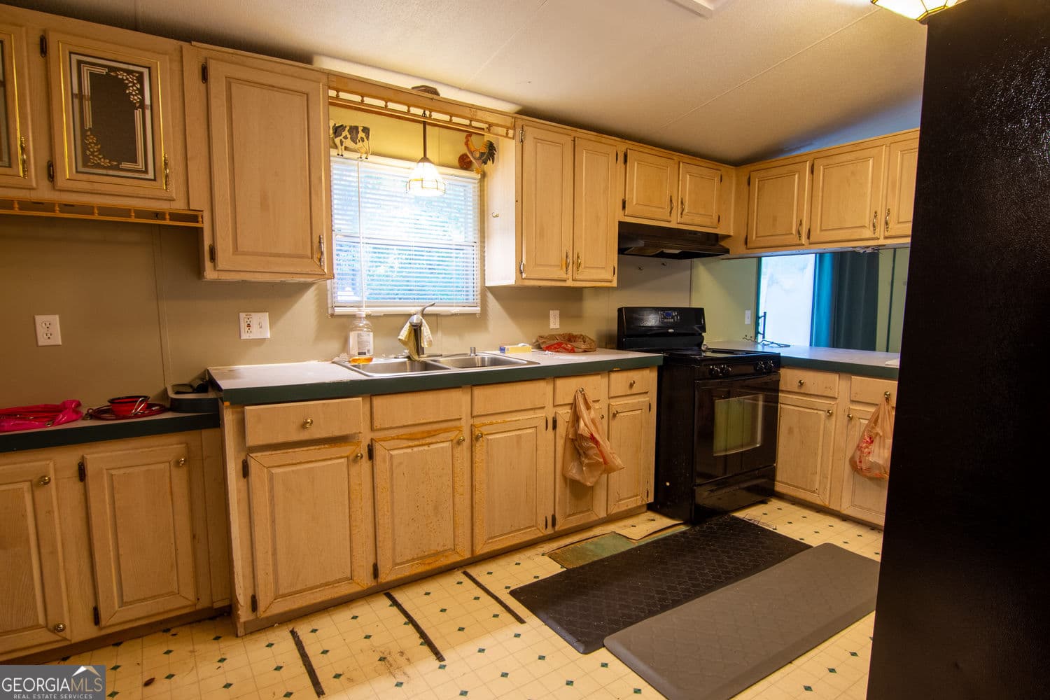 3 bedroom, 2 bathroom, 1,152 sq ft manufactured home,single family residence for sale at 81 Cherokee Trail, Ball Ground, GA 30107 — photo 7