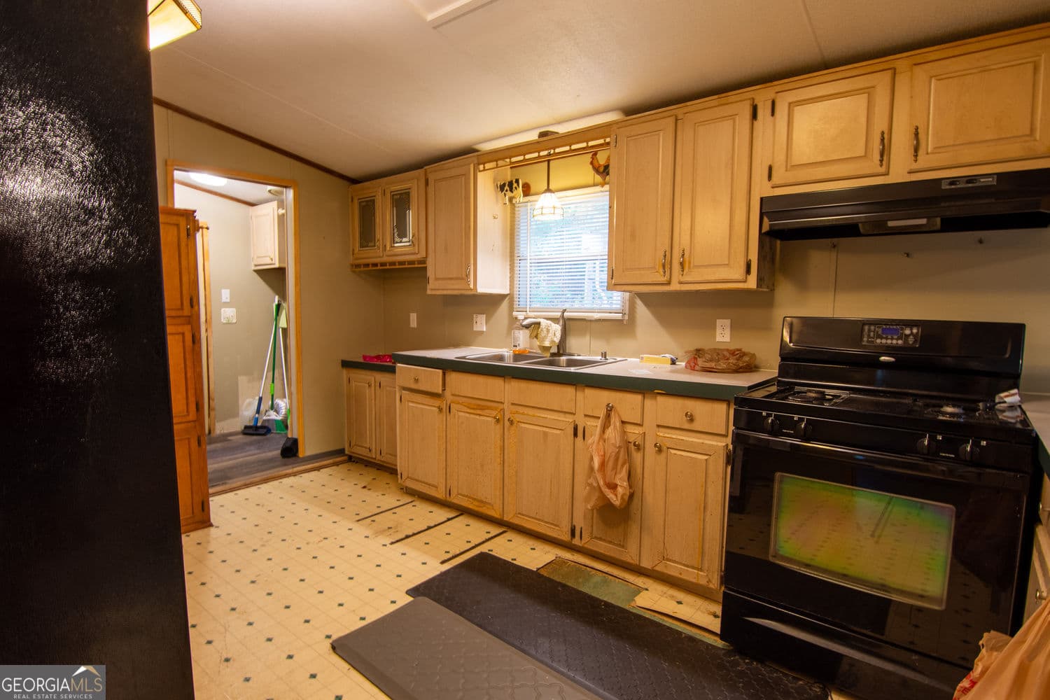 3 bedroom, 2 bathroom, 1,152 sq ft manufactured home,single family residence for sale at 81 Cherokee Trail, Ball Ground, GA 30107 — photo 5