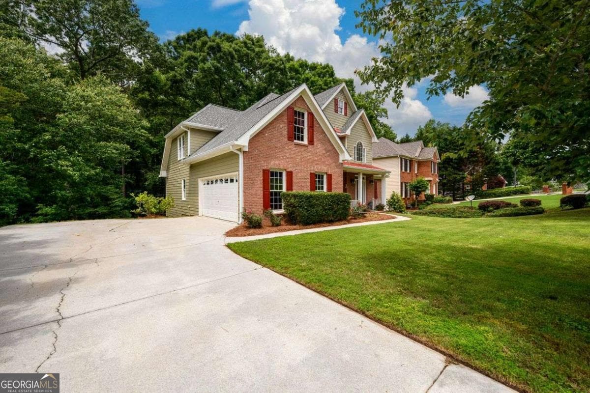 5 bedroom, 3 bathroom, 2,339 sq ft single family residence for sale at 2430 Harbin Springs Cove, Dacula, GA 30019 — photo 3