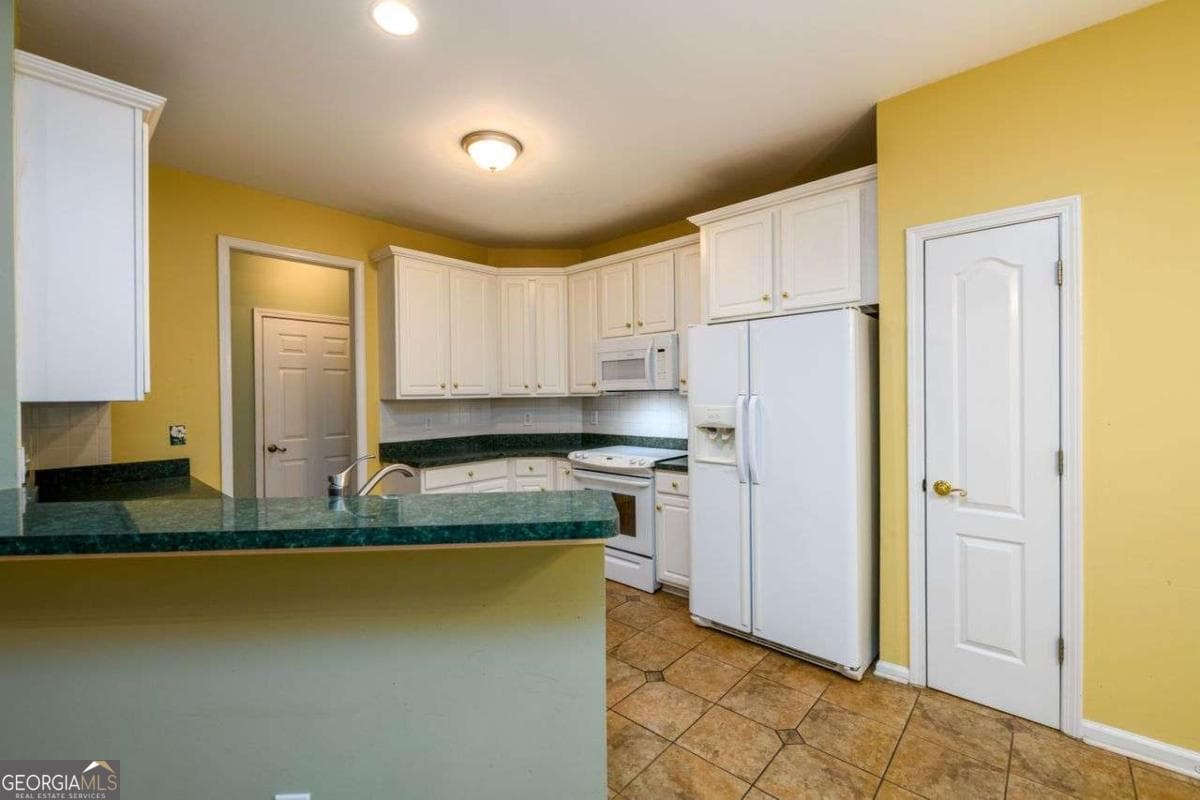 5 bedroom, 3 bathroom, 2,339 sq ft single family residence for sale at 2430 Harbin Springs Cove, Dacula, GA 30019 — photo 10