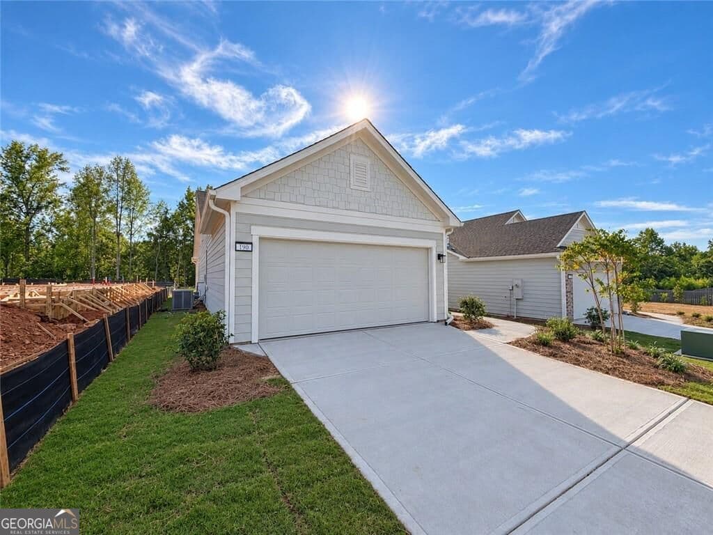 2 bedroom, 2 bathroom, 1,367 sq ft single family residence for sale at 190 Ravenna Drive, Griffin, GA 30223 — photo 3