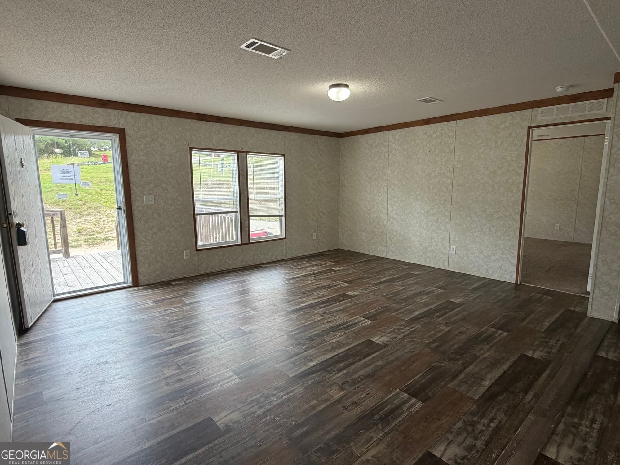 5 bedroom, 3 bathroom, 2,304 sq ft manufactured home,single family residence for sale at 342 Wellington Drive, Byron, GA 31008 — photo 2