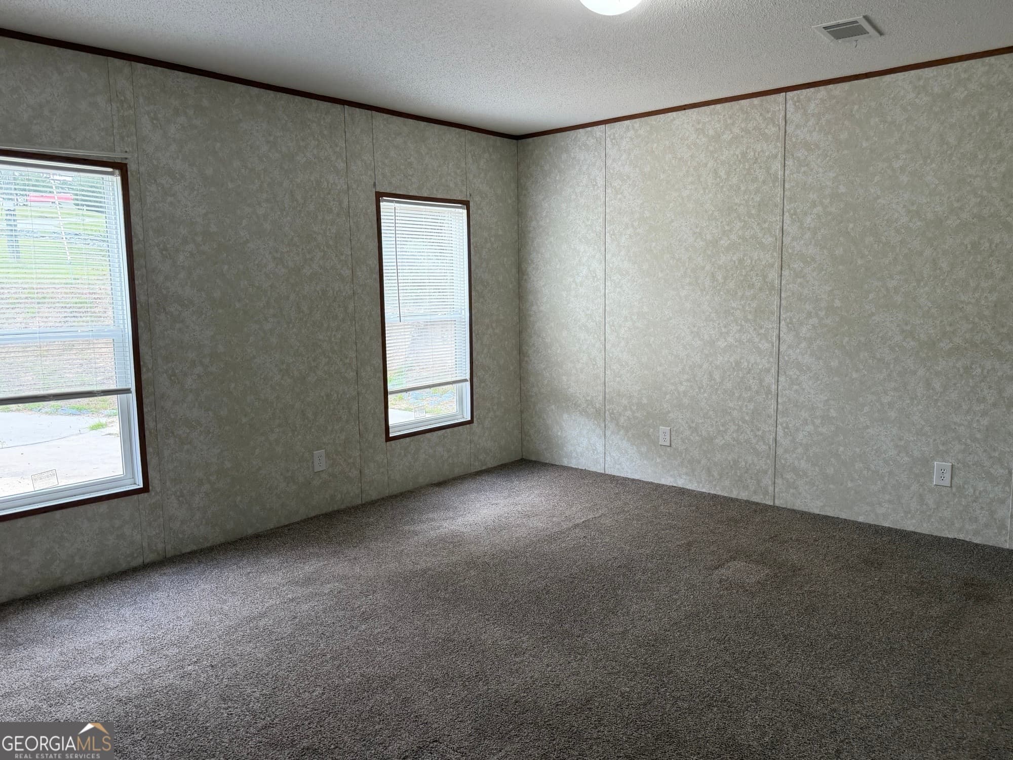 5 bedroom, 3 bathroom, 2,304 sq ft manufactured home,single family residence for sale at 342 Wellington Drive, Byron, GA 31008 — photo 6