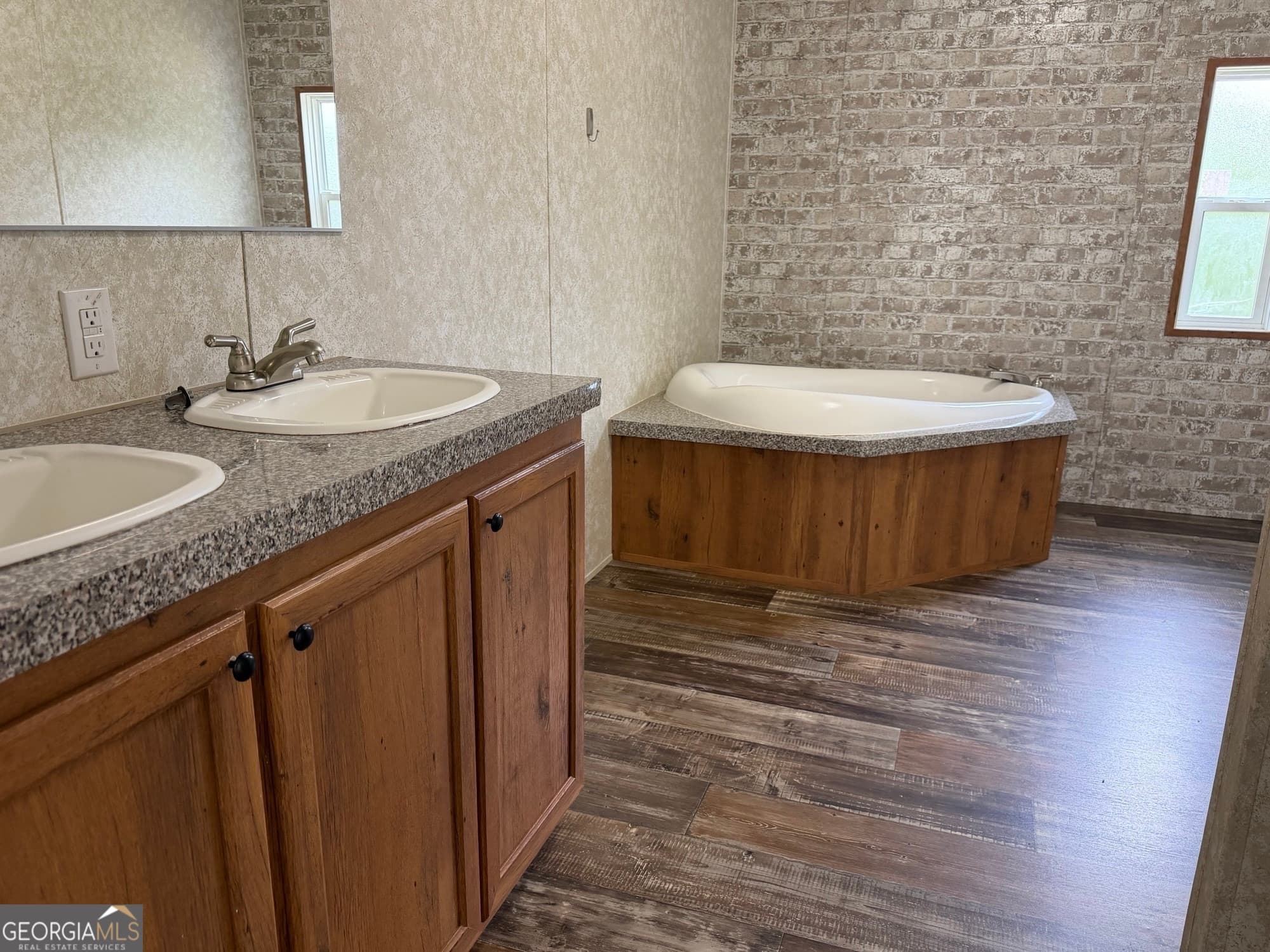 5 bedroom, 3 bathroom, 2,304 sq ft manufactured home,single family residence for sale at 342 Wellington Drive, Byron, GA 31008 — photo 7