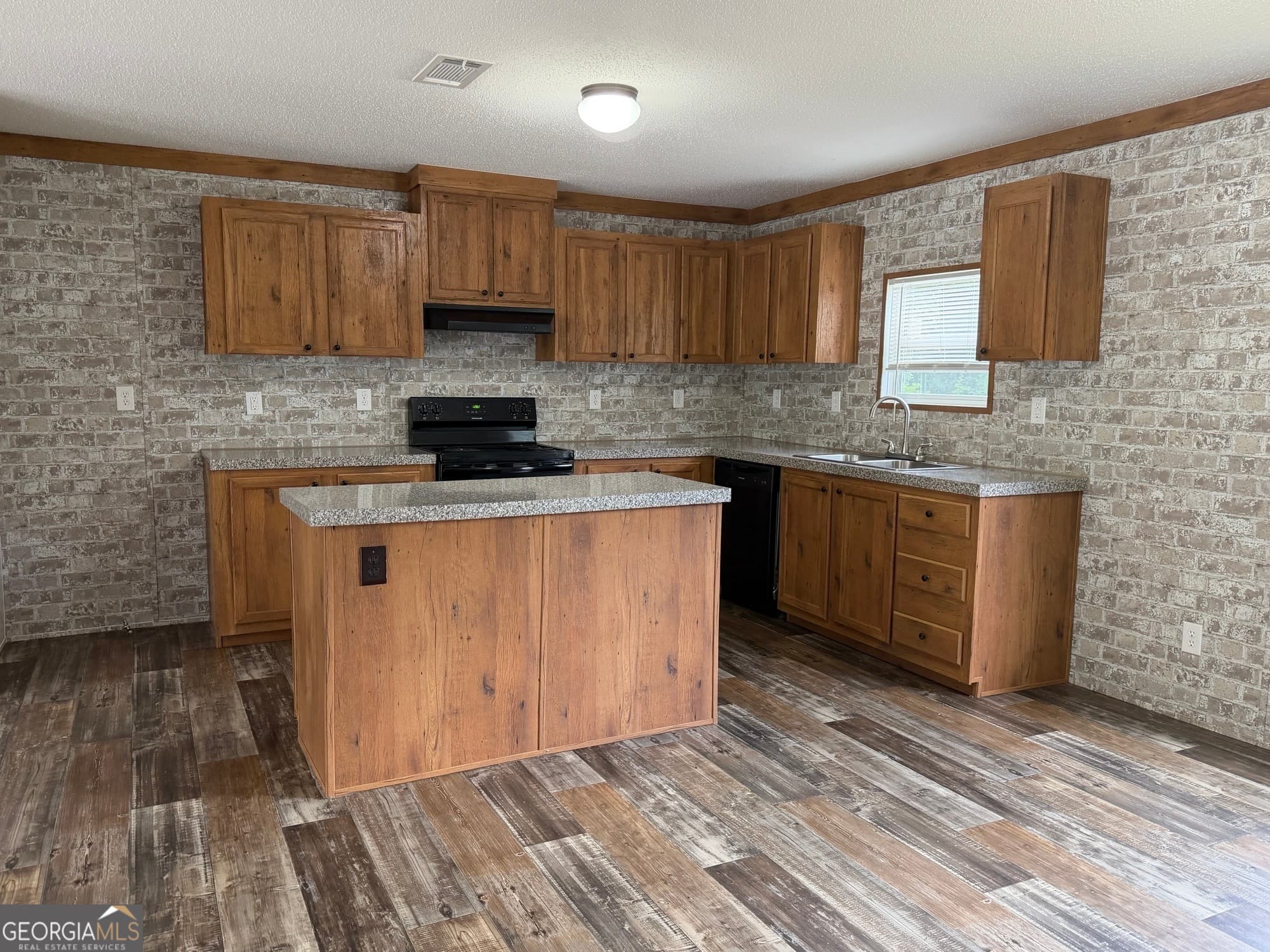 5 bedroom, 3 bathroom, 2,304 sq ft manufactured home,single family residence for sale at 342 Wellington Drive, Byron, GA 31008 — photo 3