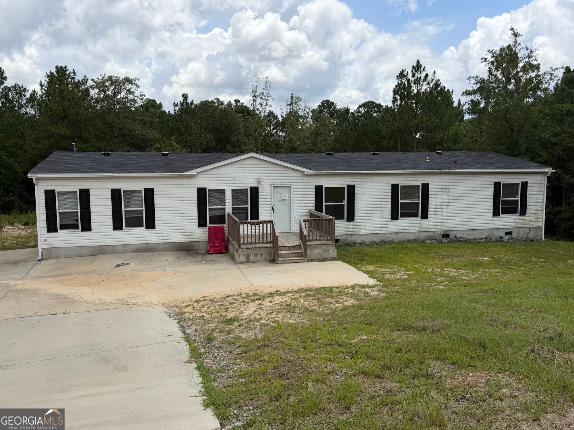 5 bedroom, 3 bathroom, 2,304 sq ft manufactured home,single family residence for sale at 342 Wellington Drive, Byron, GA 31008 — photo 1 of 17