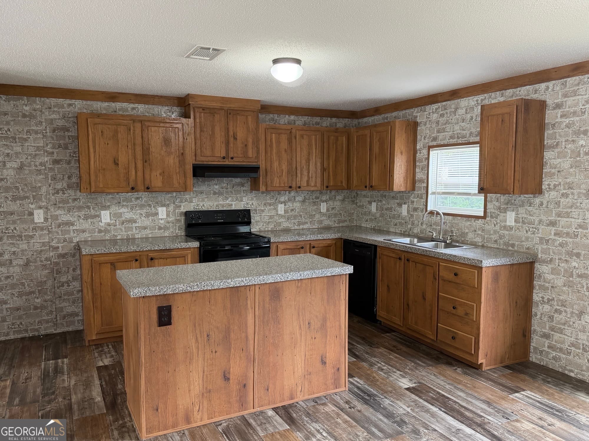 5 bedroom, 3 bathroom, 2,304 sq ft manufactured home,single family residence for sale at 342 Wellington Drive, Byron, GA 31008 — photo 5