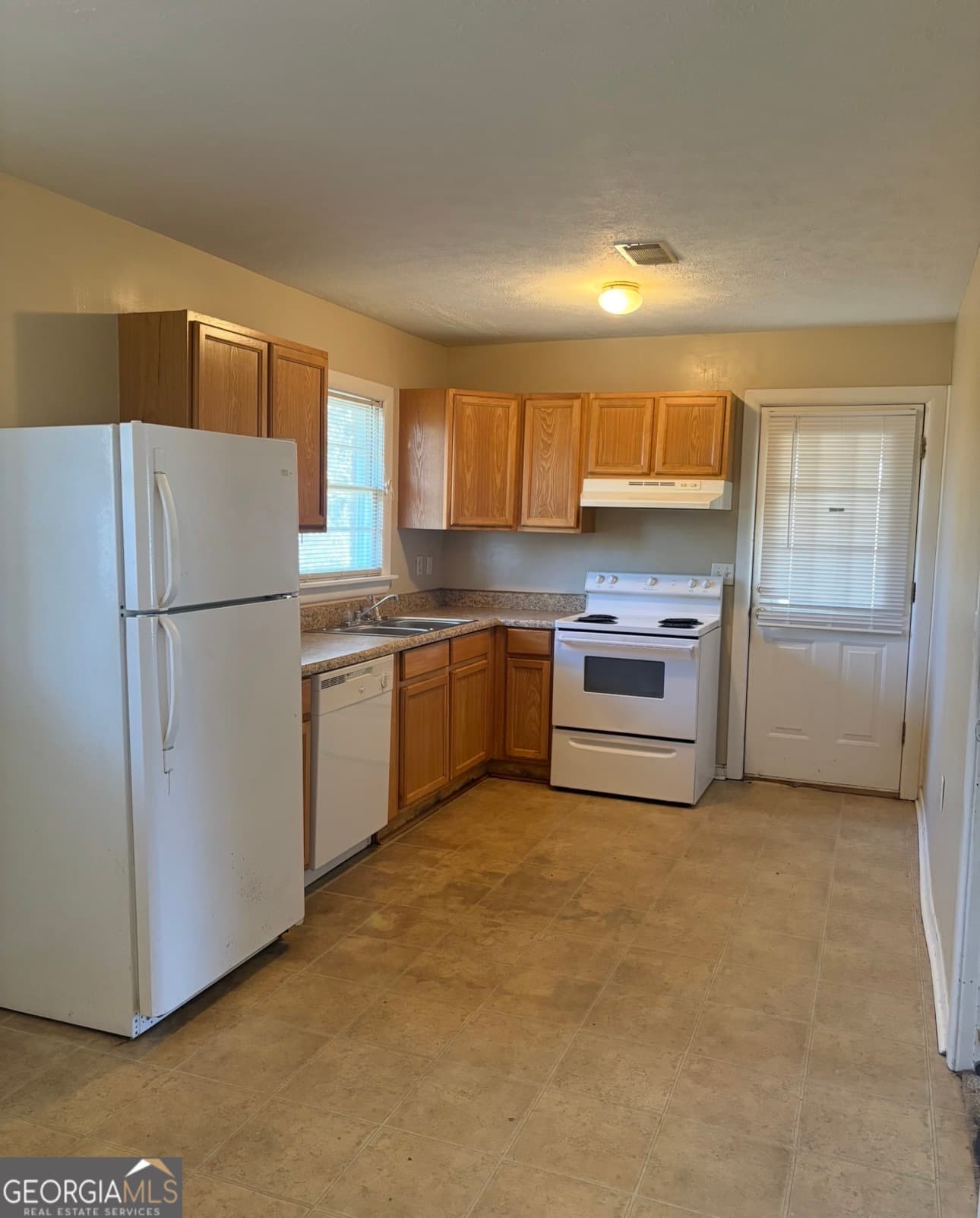 3 bedroom, 2 bathroom single family residence for sale at 903 Arnau Street, Vidalia, GA 30474 — photo 2