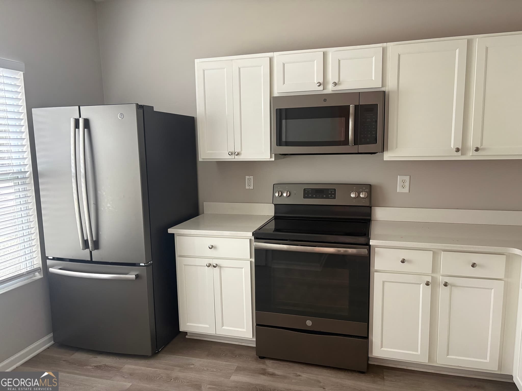 2 bedroom, 2.5 bathroom, 1,568 sq ft townhouse for sale at 2325 Bigwood Trail, Atlanta, GA 30349 — photo 2