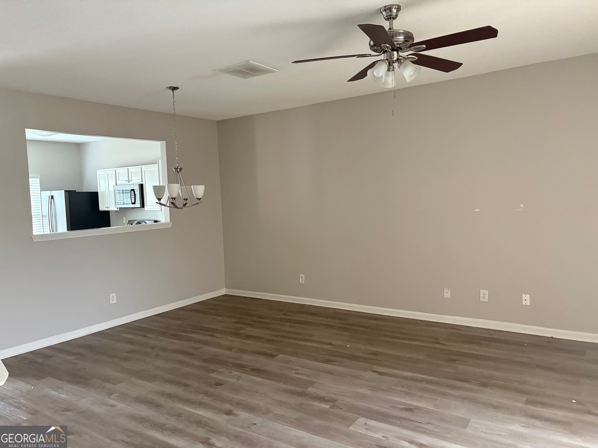 2 bedroom, 2.5 bathroom, 1,568 sq ft townhouse for sale at 2325 Bigwood Trail, Atlanta, GA 30349 — photo 7