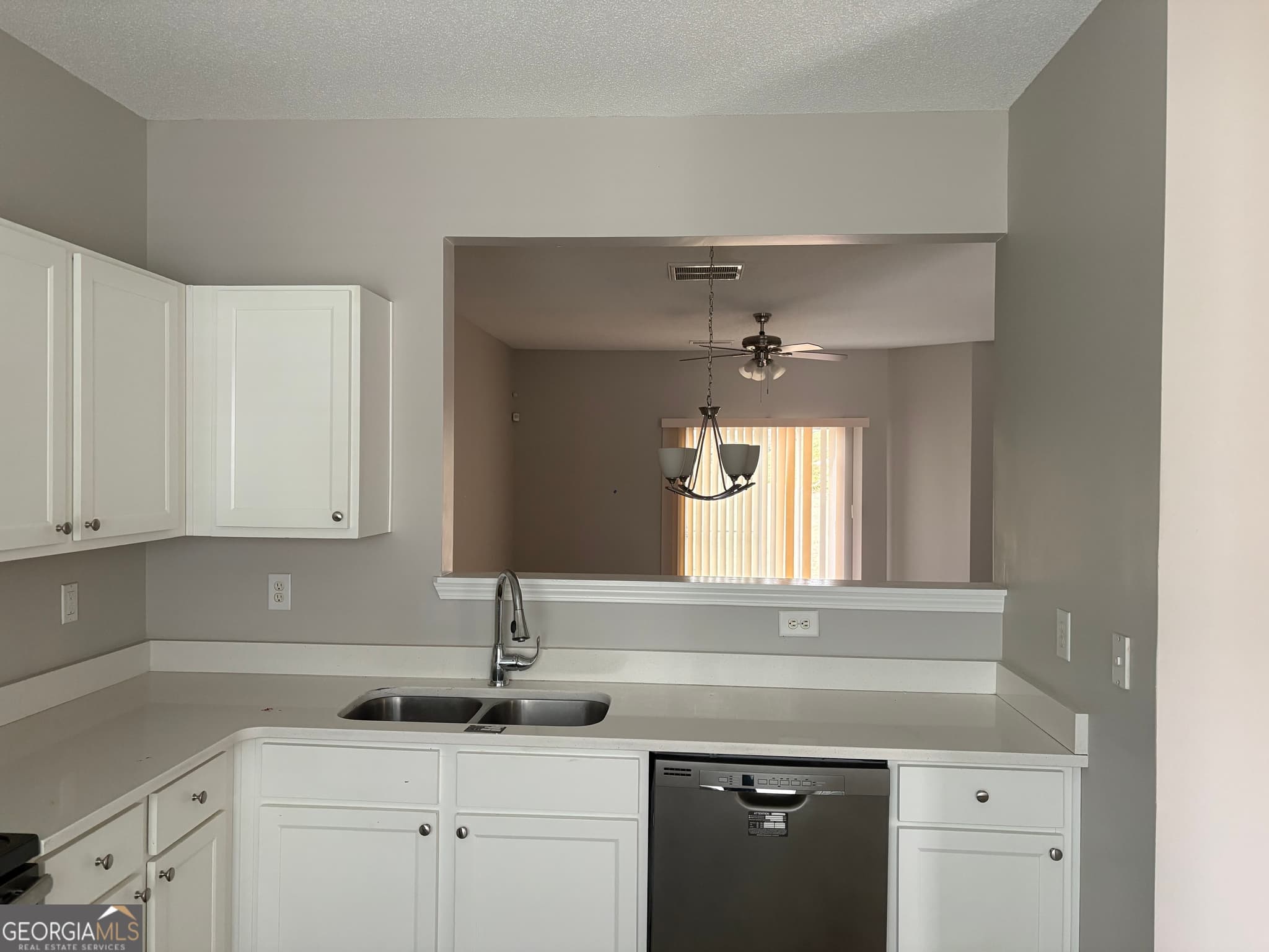 2 bedroom, 2.5 bathroom, 1,568 sq ft townhouse for sale at 2325 Bigwood Trail, Atlanta, GA 30349 — photo 3