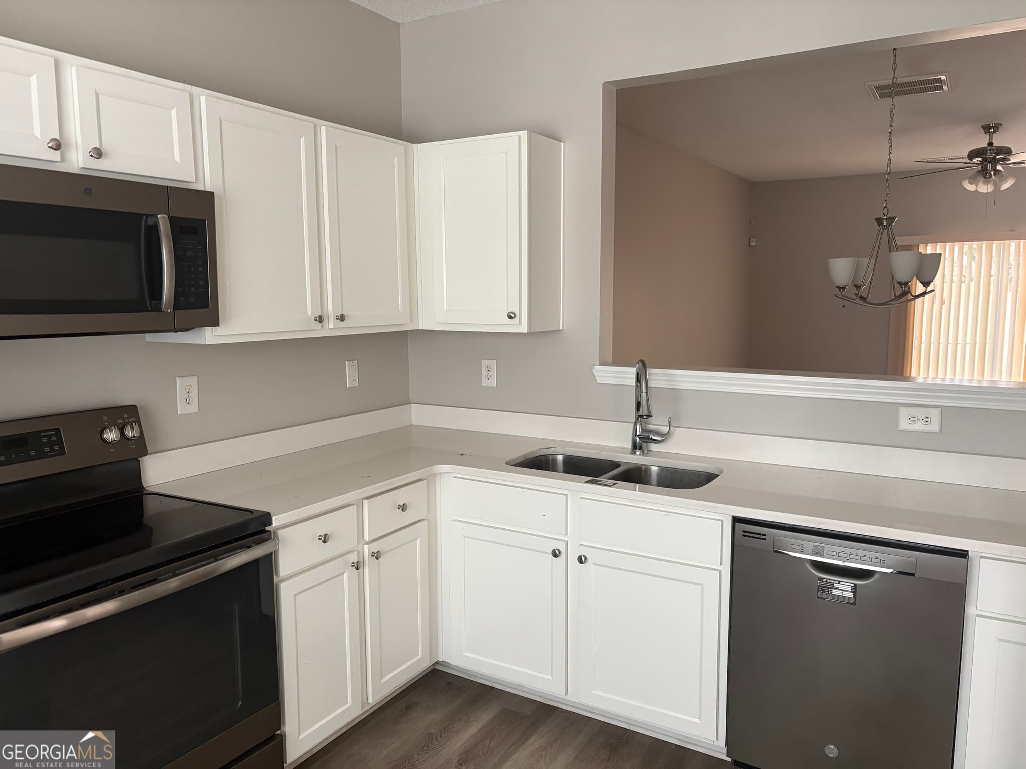 2 bedroom, 2.5 bathroom, 1,568 sq ft townhouse for sale at 2325 Bigwood Trail, Atlanta, GA 30349 — photo 5